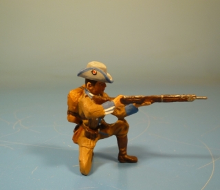 Deutsche Schutztruppe Soldat im Angriff