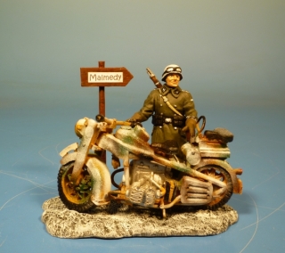 Waffen-SS Kradmelder vor Malmedy