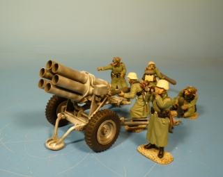 15 cm Nebelwerfer 41 mit Winter Mantel Bedienung