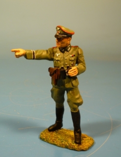 Offizier zeigend mit Fernglas