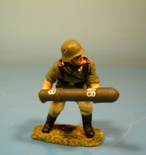 Soldat mit Rakete fr Nebelwerfer