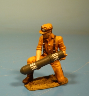 Afrikakorps Soldat mit Rakete f�r Nebelwerfer