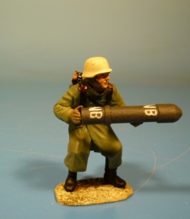 Winter Wehrmacht Soldat mit Rakete f�r Nebelwerfer