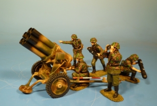 15-cm-Nebelwerfer 41 mit Waffen-SS Eichentarn Sommer Soldaten