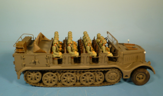 Schwerer FAMO Zugkraftwagen 18 t (Sd. Kfz. 9) mit Mannschaftsaufbau