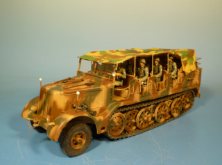 Schwerer FAMO Zugkraftwagen 18 t (Sd. Kfz. 9) mit Mannschaftsaufbau