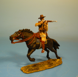 Trapper schie�end zu Pferd mit 2 Gewehr auf dem R�cken
