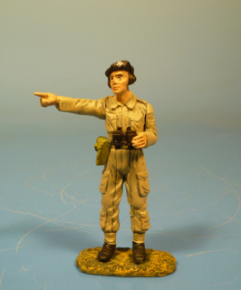 Britischer Panzersoldat zeigend