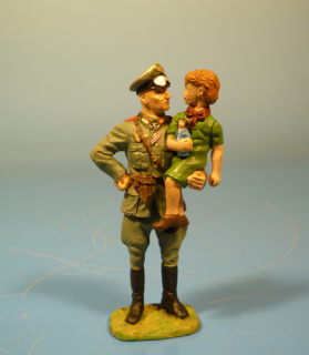 Wehrmacht General mit Kind auf dem Arm