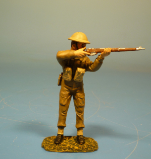 Britischer Soldat mit Gewehr schie�end