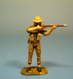 Britischer Soldat mit Gewehr schie�end