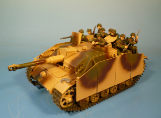 Lineol Sturmgeschtz III mit aufgesessener Waffen-SS Infanterie aus Blech gefertigt